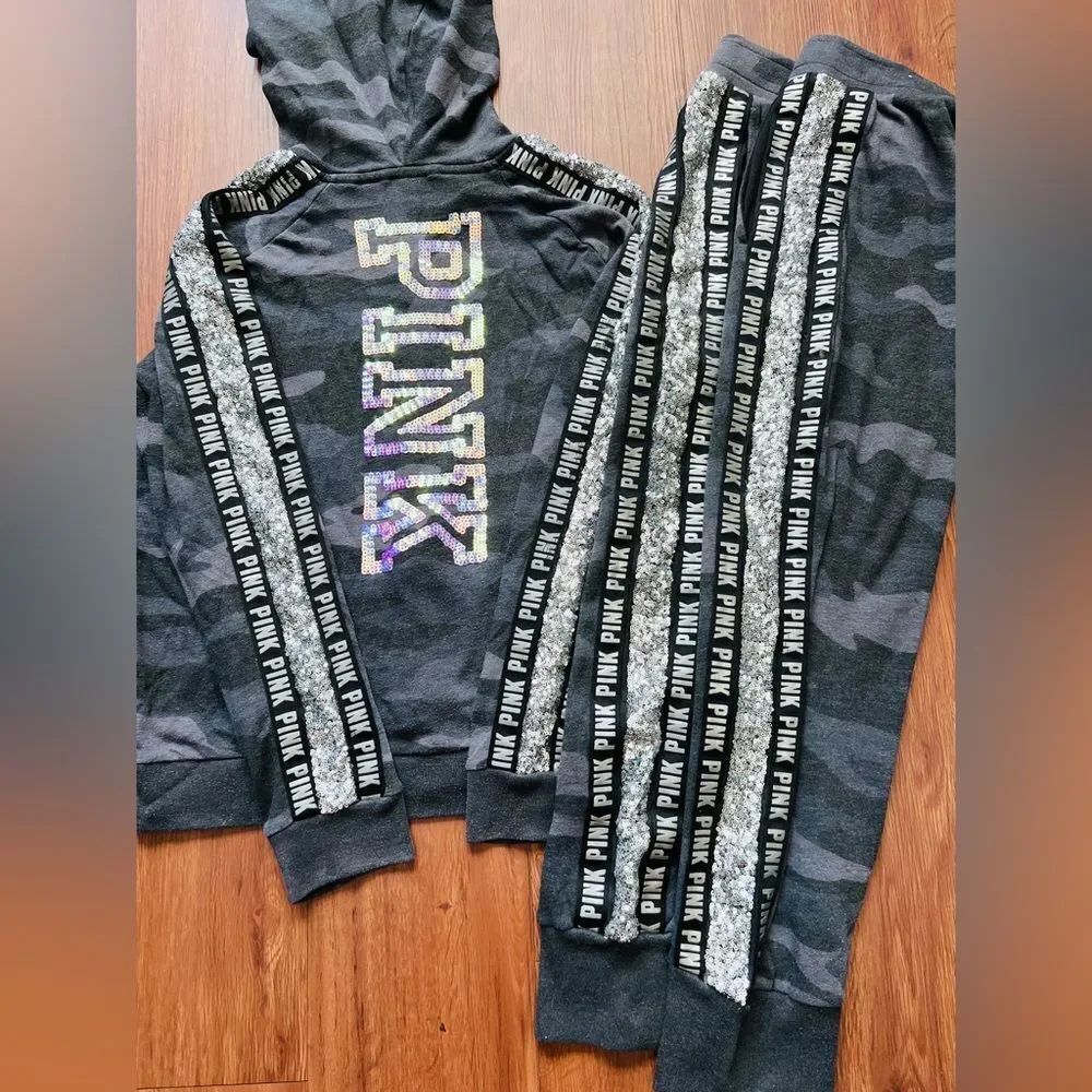 PINK VS BLING GREY CAMO HOODIE AND JOGGERS OUTFIT SET L